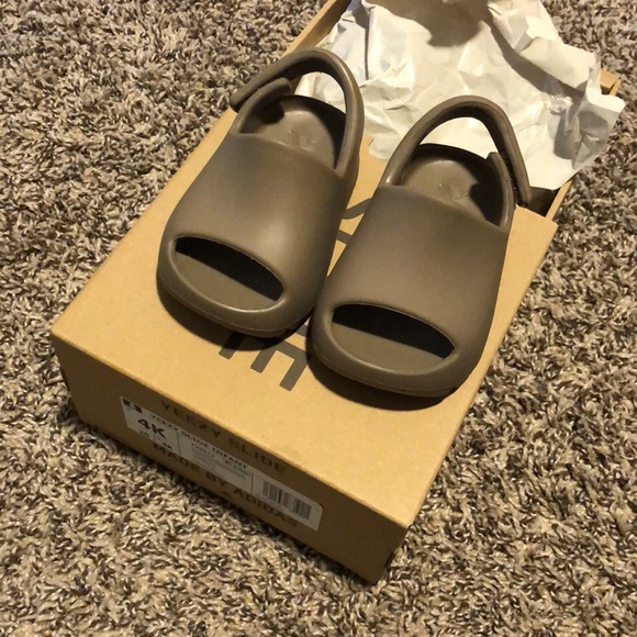 adidas gazelle silver green womens adidas Yeezy Slide Flax (Infants)  Side Kicks